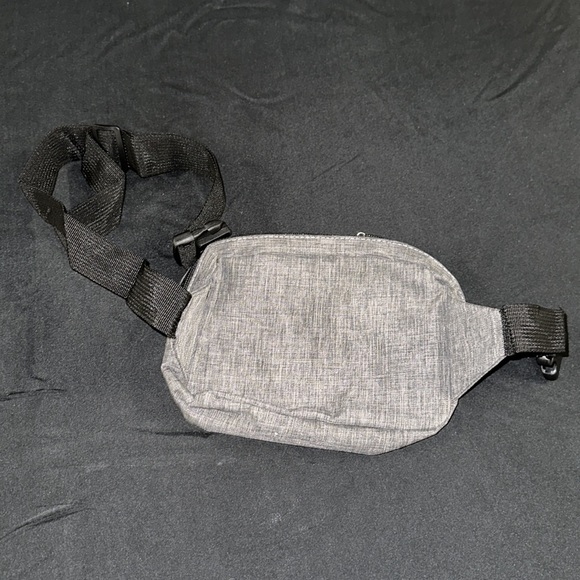 Cincinnati Reds Fanny Pack - Picture 2 of 5